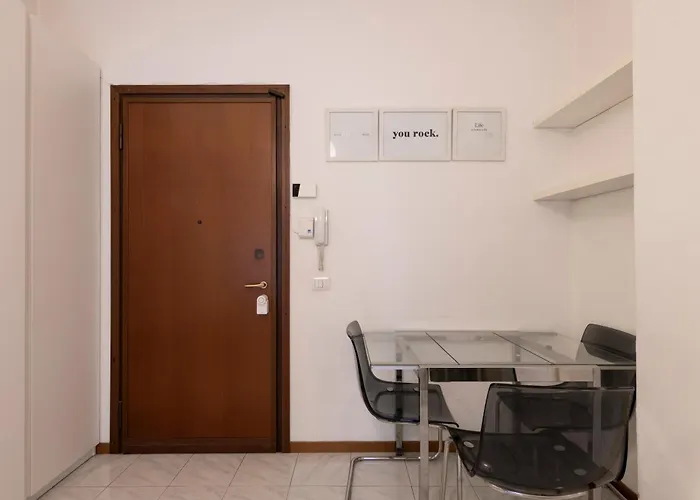 Living - Via Varese 4 Milano